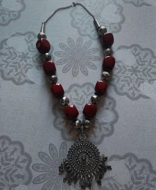 Collana indiana rossa e argento