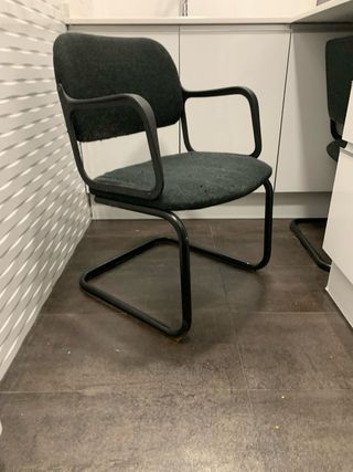 4 Poltrone da ufficio/soggiorno in tessuto e metallo. 18€