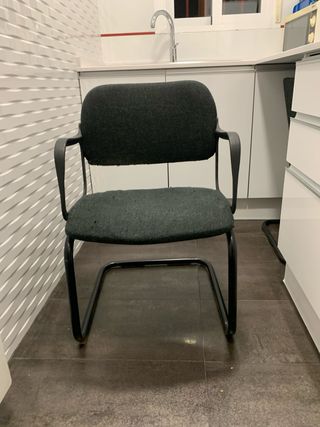 4 Poltrone da ufficio/soggiorno in tessuto e metallo. 18€