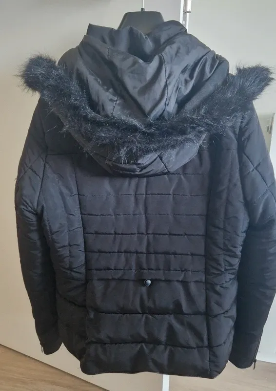 Chaqueta acolchada con capucha y pelo-talla M