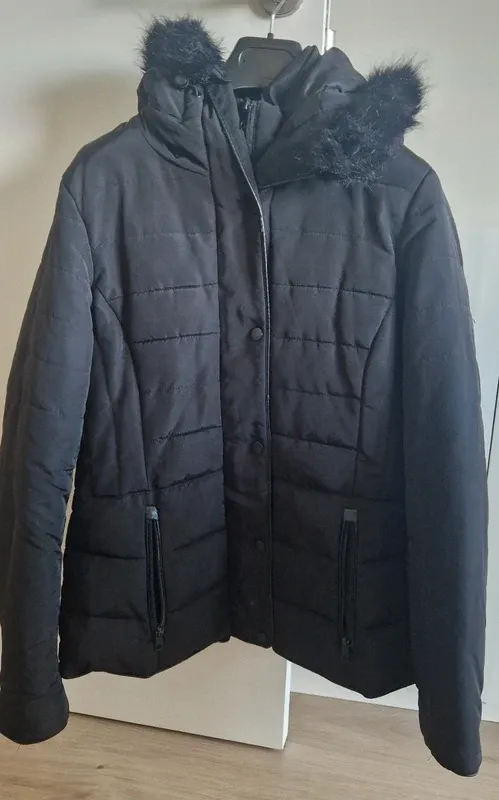 Chaqueta acolchada con capucha y pelo-talla M