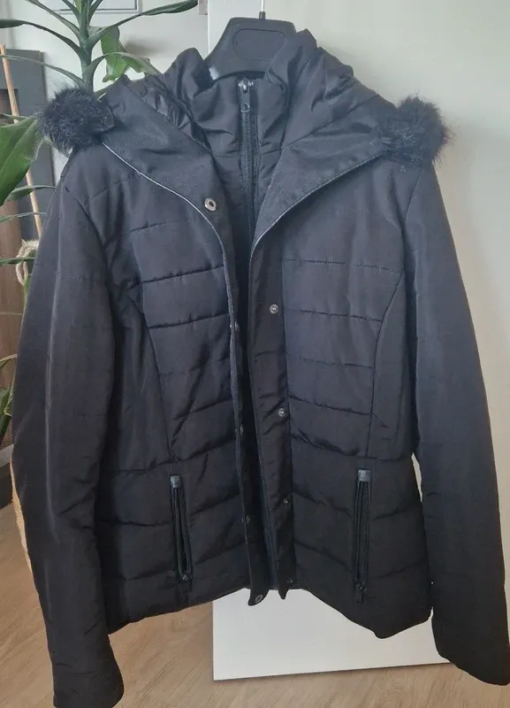 Chaqueta acolchada con capucha y pelo-talla M