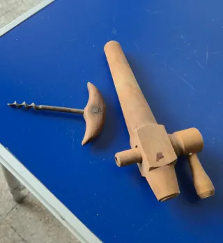 Rubinetto per botti e cavatappi vintage
