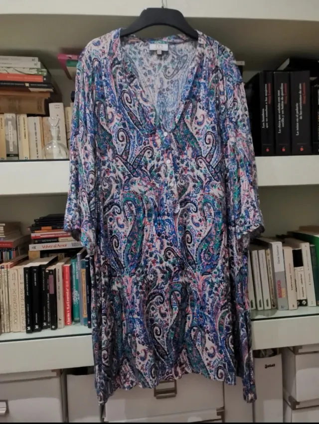 Vestido midi con estampado, de Milano