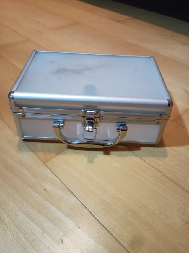 Maletín Metálico y Plástico 25x16x10 cm