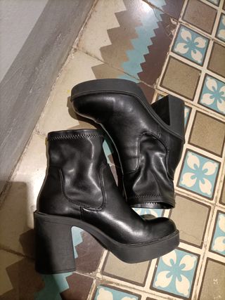 Botas negras, son bonitas y además muy cómodas