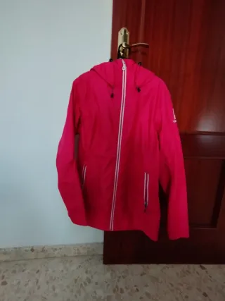 Cortavientos rosa con cremallera