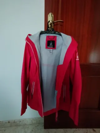 Cortavientos rosa con cremallera