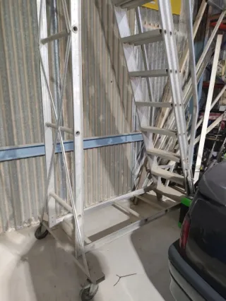 Escalera de almacén Sherpa