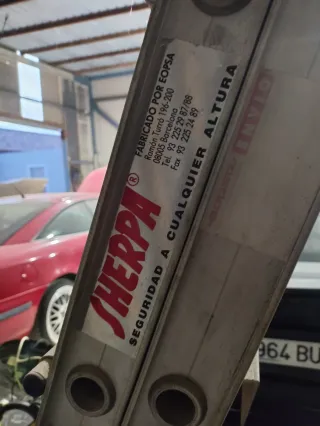 Escalera de almacén Sherpa