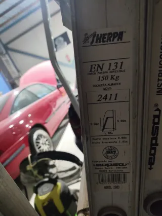 Escalera de almacén Sherpa