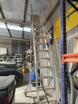 Escalera de almacén Sherpa