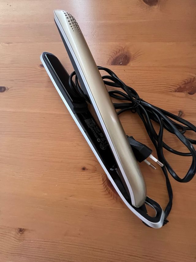 Plancha de pelo EDM plateada