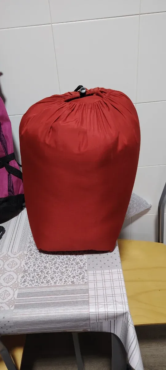 Saco de dormir rojo