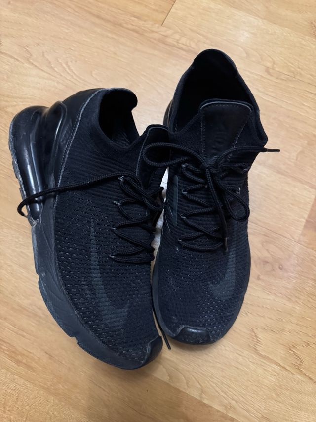 Zapatillas Nike Negras 270