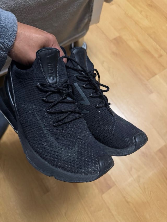 Zapatillas Nike Negras 270