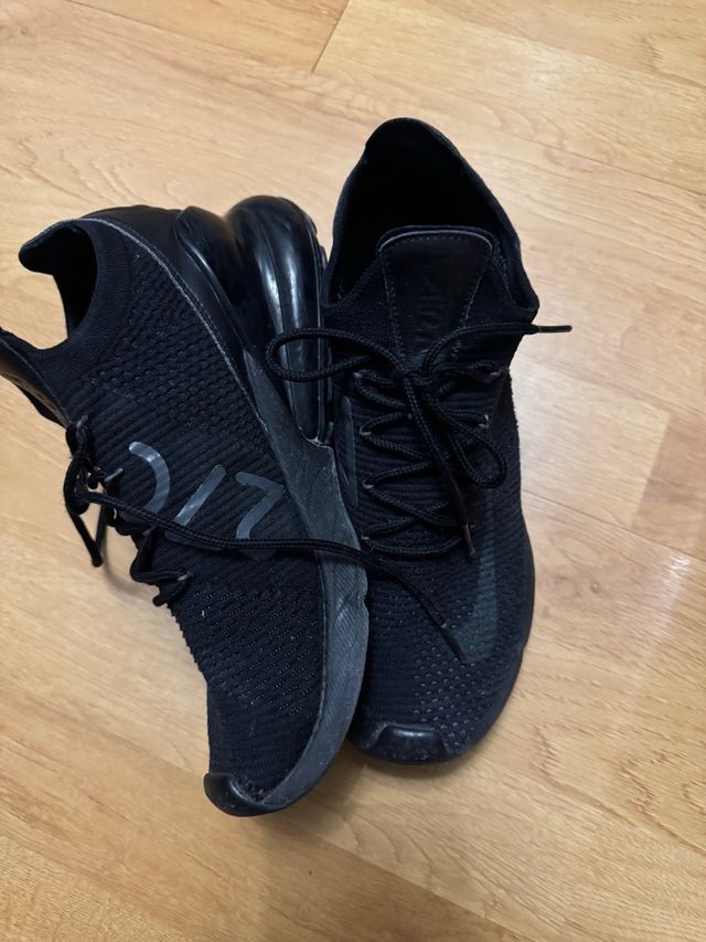 Zapatillas Nike Negras 270