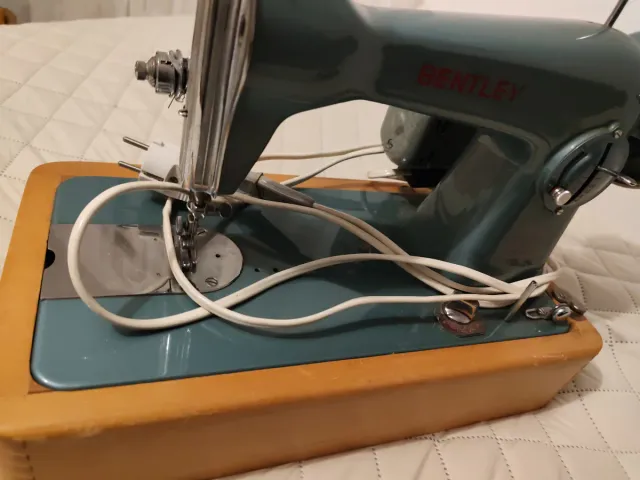 Máquina de coser Bentley vintage