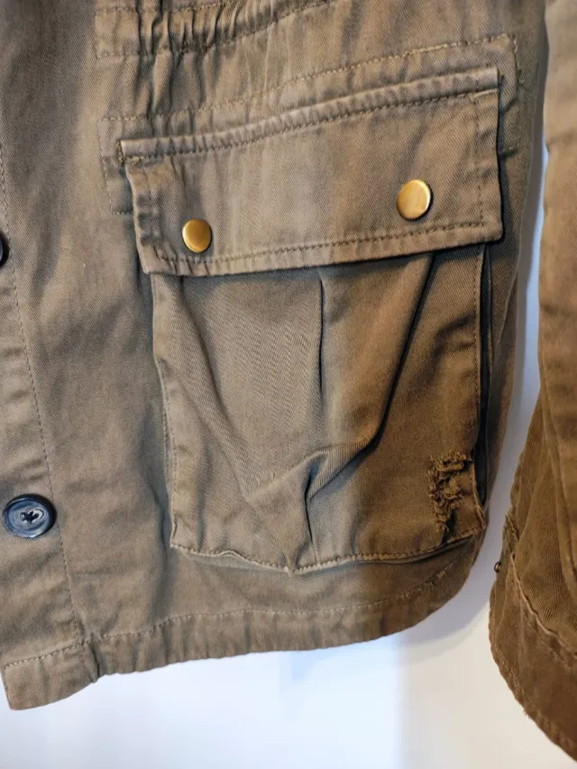 Chaqueta militar Bershka caqui