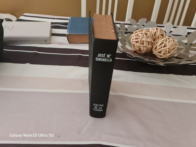 Libro Gritos de la Tierra firmado 1970