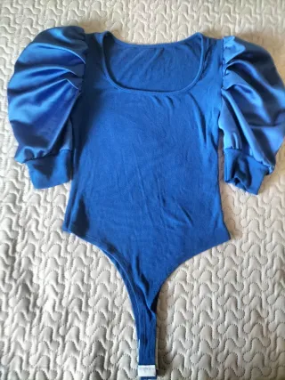 Body azul eléctrico manga abullonada