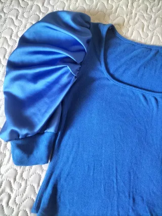 Body azul eléctrico manga abullonada