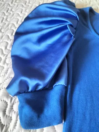 Body azul eléctrico manga abullonada