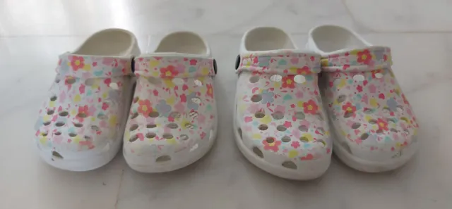 Zuecos blancos florales T29 y T31. Ideal gemelar.