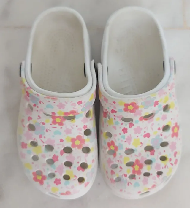 Zuecos blancos florales T29 y T31. Ideal gemelar.