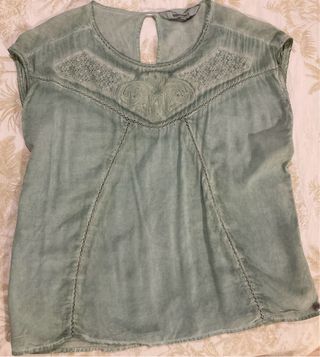 Blusa Berschka verde mangas cortas Talla XS