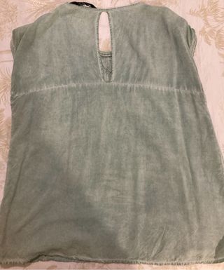 Blusa Berschka verde mangas cortas Talla XS