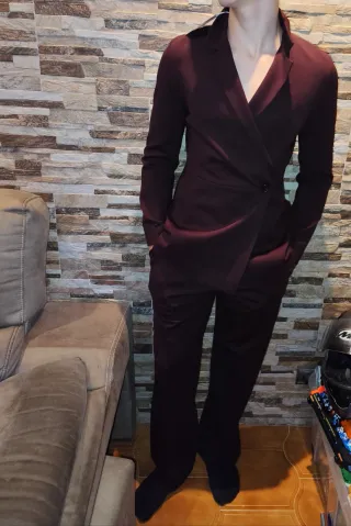 CONJUNTO Traje y pantalón COS (color granate)