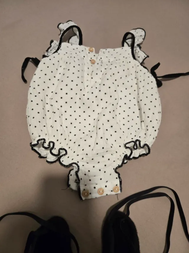 Completino per neonata a pois