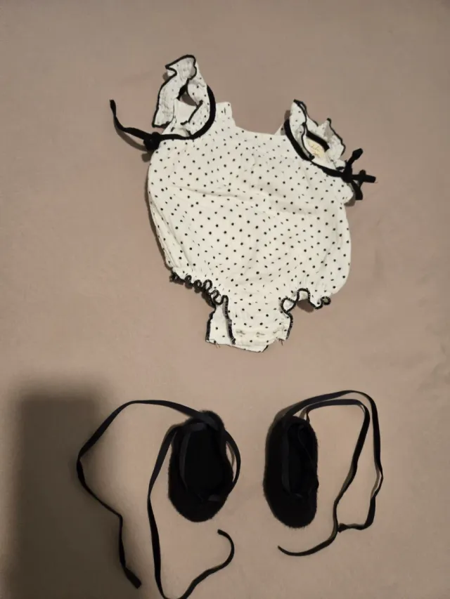 Completino per neonata a pois