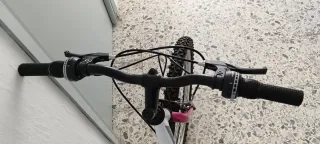 Bicicleta 24" blanca y rosa niña montaña