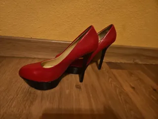 Zapatos de tacón rojos para mujer