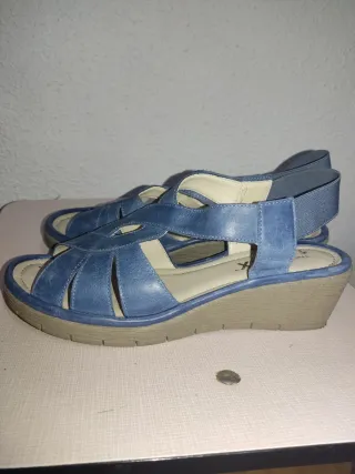 Sandalias azules de cuña para mujer