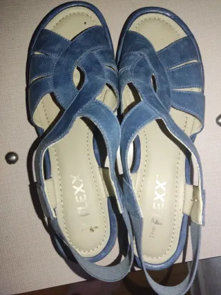 Sandalias azules de cuña para mujer