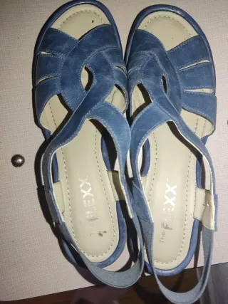 Sandalias azules de cuña para mujer