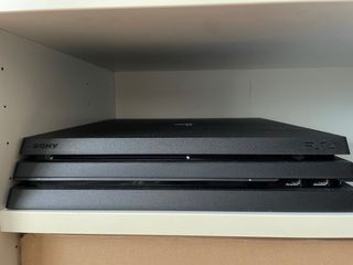 PS4 PlayStation + 1 mando + auriculares + 4 juegos