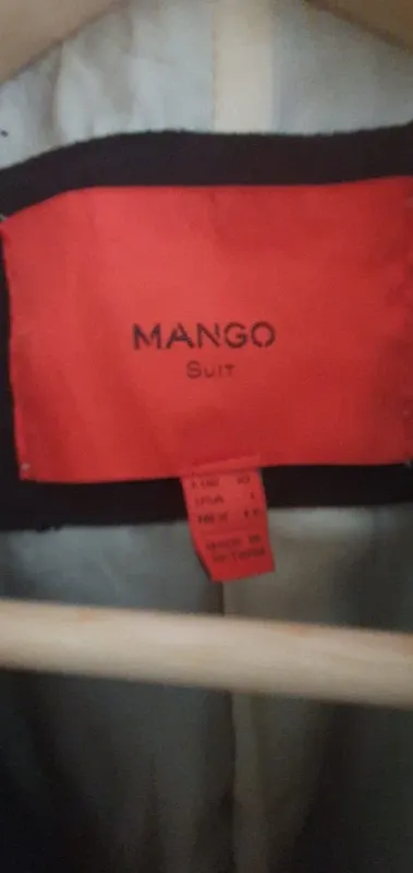 Abrigo Mango negro con botones dorados