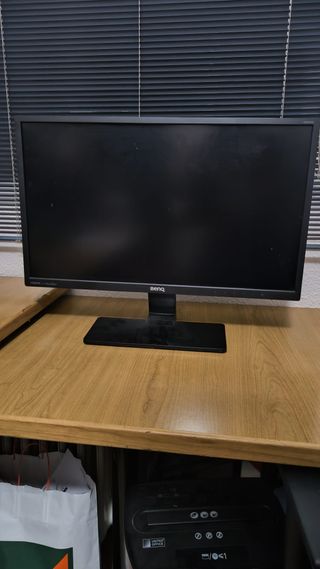 PC y monitor Benq perfecto para gamin.