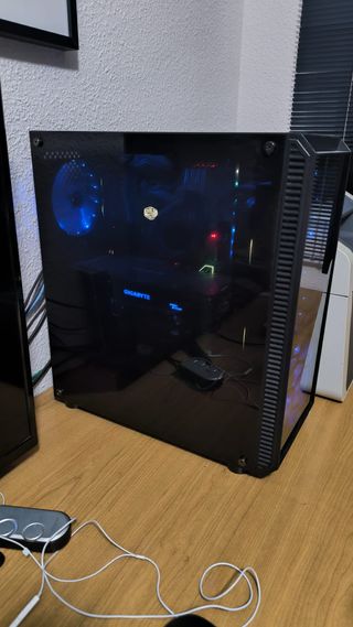 PC y monitor Benq perfecto para gamin.