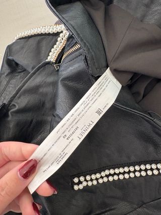 Giacca in pelle nera LOVE con perle