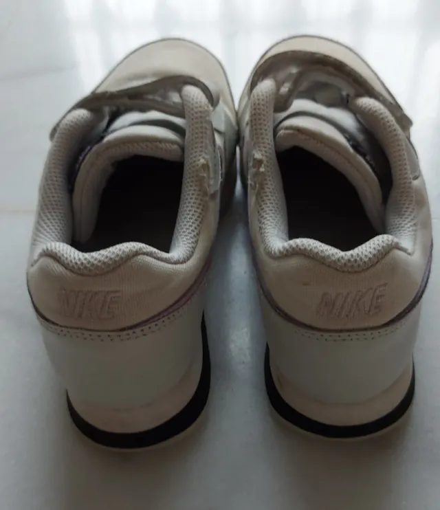 Tenis Nike Talla 33.5