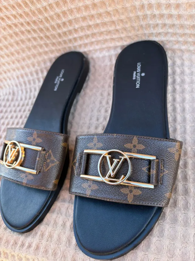 Sandalias Louis Vuitton Marrón y Dorado