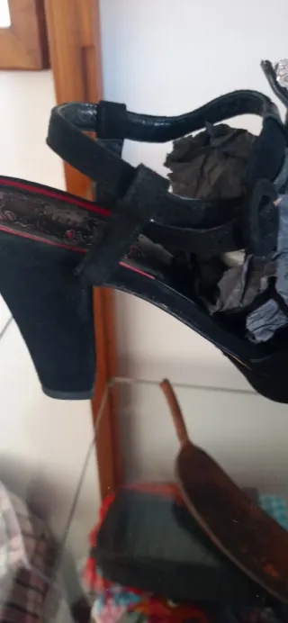 Sandalias ante Uad Medani