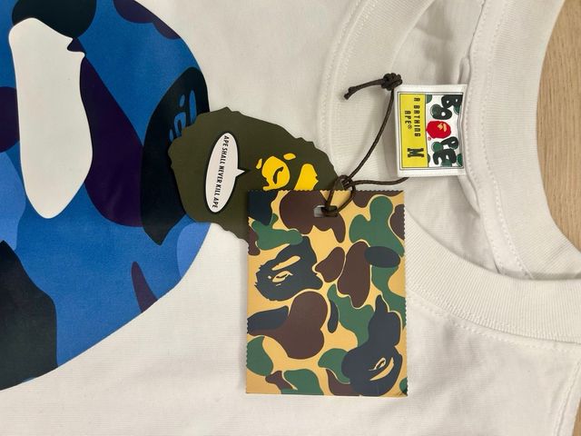 Maglia BAPE nuova con cartellino