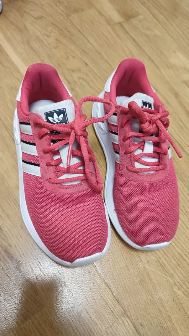 Zapatillas Adidas rosas talla 30.5