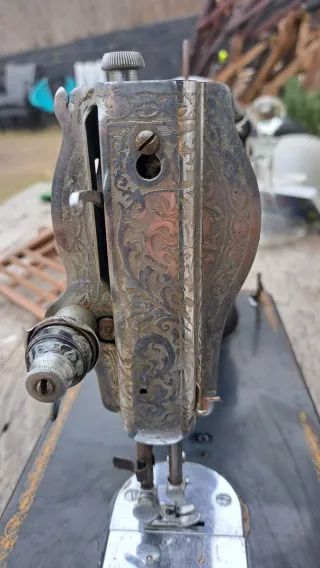 Máquina de coser Alfa antigua